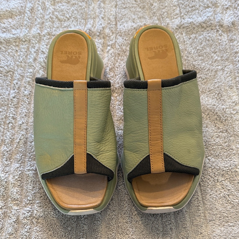 Sorel Kinetic Impact Olive and Beige Slide Sandals Women’s Size 8